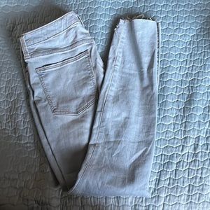 Woman’s Universal Thread Jean’s